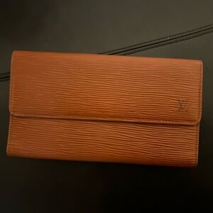 Louis Vuitton Rich Brown Leather Accessory